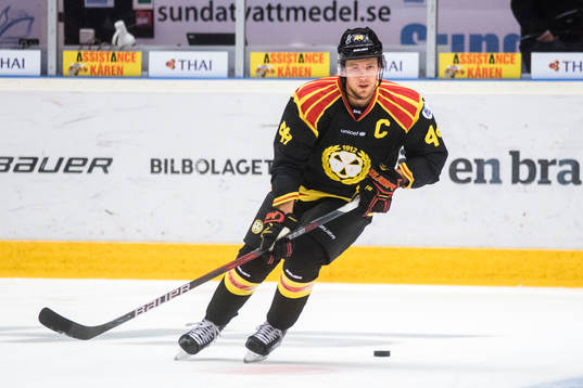 Brynäs Jacob Blomqvist  före ishockeymatchen i SHL mellan