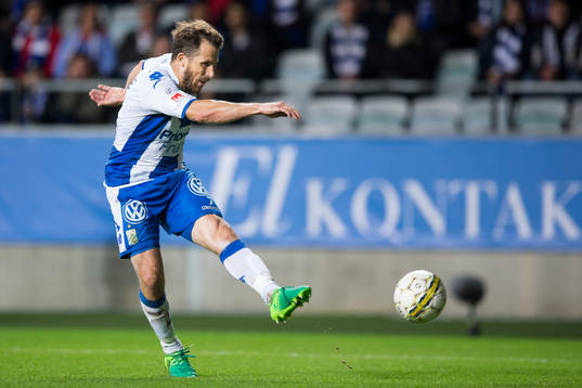 IFK Göteborgs Tobias Hysén skjuter ett skott