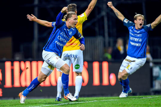 Norrbys Marcus Översjö jublar efter 1-3