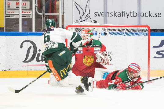 Färjestads Mikael Wikstrand gör 1-3 bakom Moras målvakt