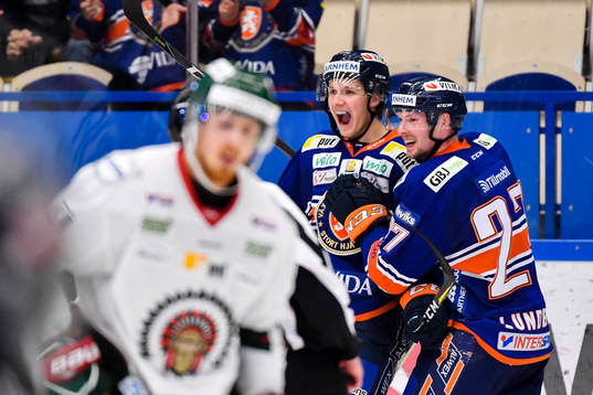 Växjös Jonas Röndbjerg jublar