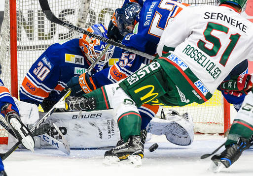 Oroligt framför Växjös målvakt Viktor Fasth