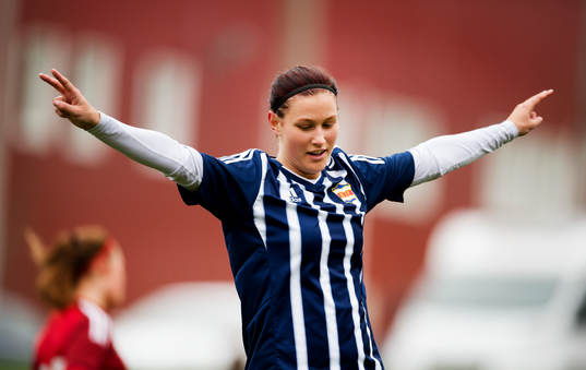 Kovlands Jenny Nordenberg jublar