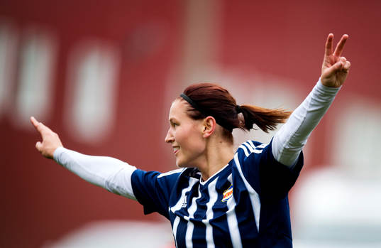 Kovlands Jenny Nordenberg jublar