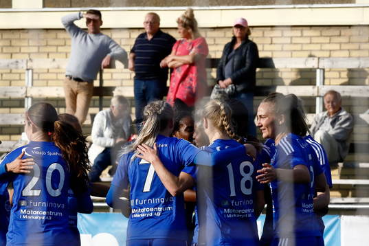 Vittsjös Emma Lundh jublar efter mål 0-2 av Osinachi Marvis Ohale