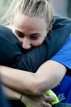 Emma Lundh gratuleras