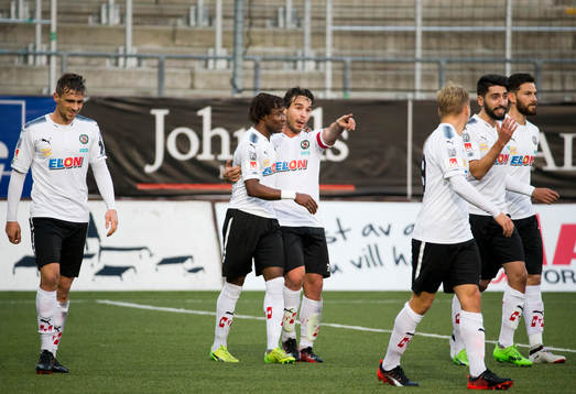 Örebros Kennedy Igboananike jublar med 1-0 med Nordin