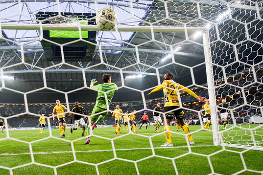 Elfsborgs målvakt Kevin Stuhr Ellegaard släpper in 3-1 av