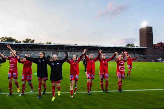 Linköpings spelare med Anna Oscarsson (v), Kosovare