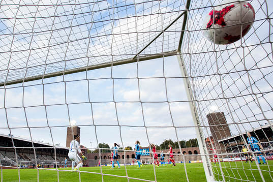 Linköpings Kristine Minde gör 0-1