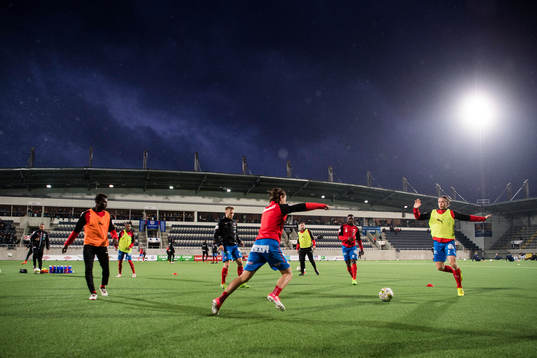 Helsingborgs spelare värmer upp på Gavelvallen