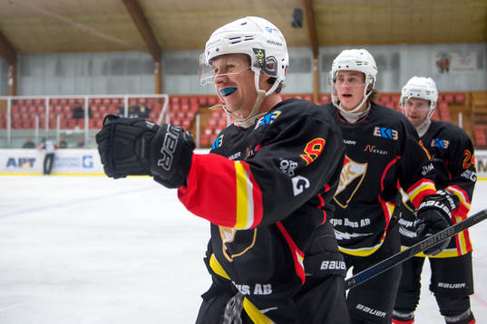 Bla gjennom flere bilder av Ishockey, Div 3 Södra, Träningsmatch, Nittorp - Falköping