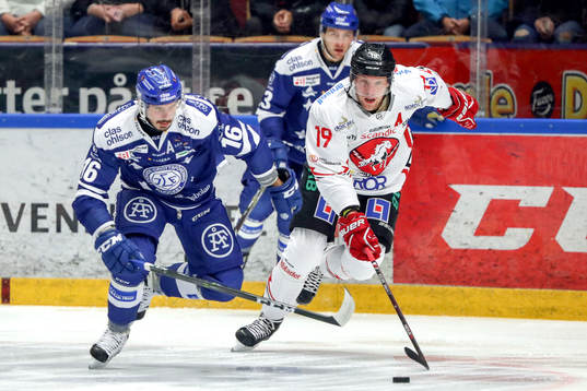 Leksands Fredrik Lindgren  och Vita Hästens Simon Mitman