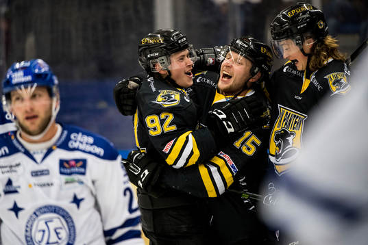 Panterns Alex Wemmenborn (m) jublar