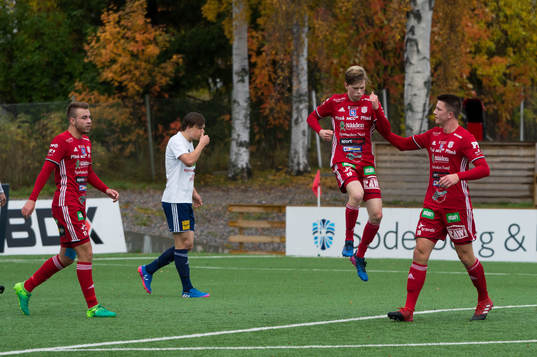 Piteås Gustav Nordh jublar efter 1-0-målet