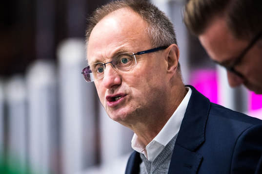Rögles tränare Anders Eldebrink  reagerar