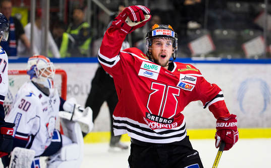 Örebros Gustav Franzén gör 1-0 och jublar