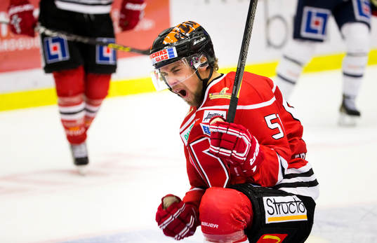 Örebros Gustav Franzén gör 1-0 och jublar