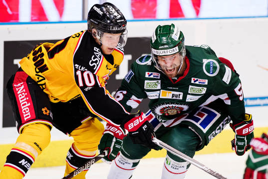 Luleås Einar Emanuelsson och Frölundas Jonathan Sigalet i