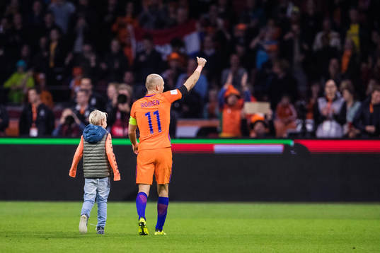 Hollands Arjen Robben tackar publiken