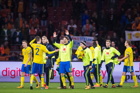 Sveriges spelare jublar efter