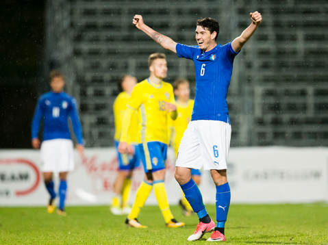 Italiens Alessandro Bastoni jublar