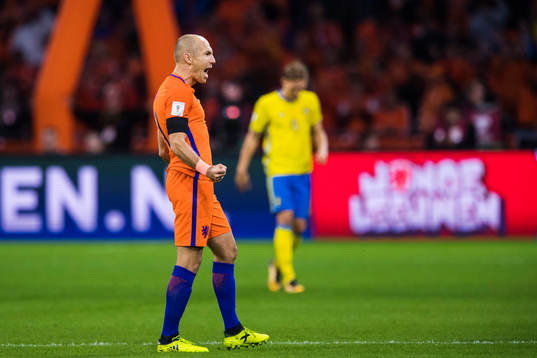 Hollands Arjen Robben jublar efter 1-0