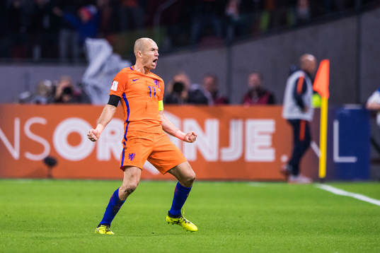 Hollands Arjen Robben jublar efter 2-0