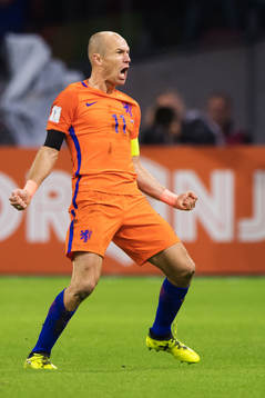 Hollands Arjen Robben jublar efter att ha gjort 2-0