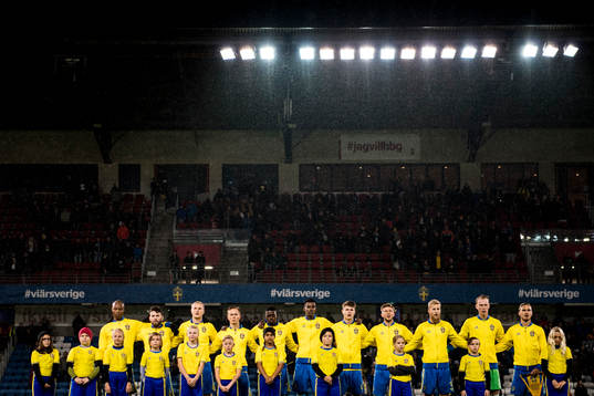 Sveriges spelare står uppställda