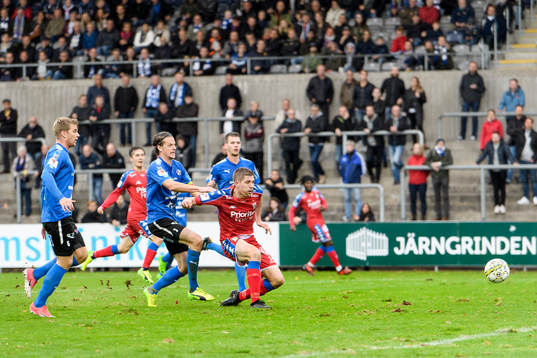 IFK Göteborgs Mikael Boman gör 1-2