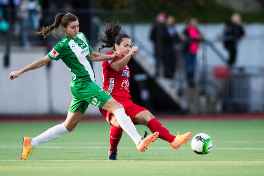Örebros Michelle De Jong och Hammarbys Madeleine Tegström