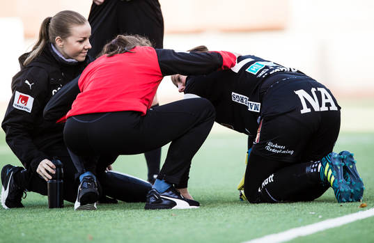 Örebros målvakt Carola Söberg har skadat sig