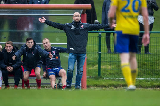 Tvååkers tränare Mattias Lindström jublar efter segern