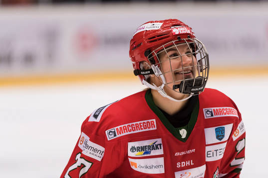 Modos Annie Svedin jublar