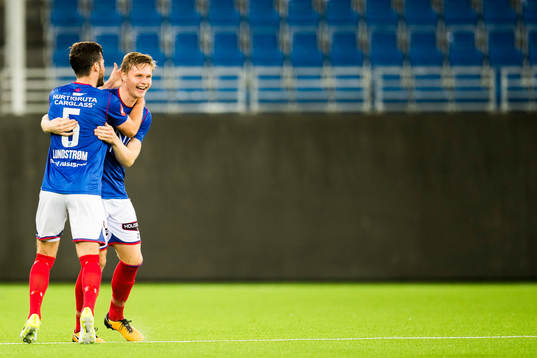 Robert Mikael Lundström and Simen Kristiansen Juklerød of Vålerenga celebrate 4-1 with his teammates during the Eliteserien match between Vålerenga and Aalesund on October 15, 2017 in Oslo.
