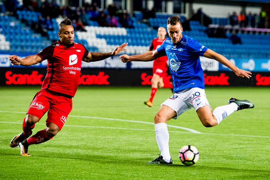 Bismar Acosta of Brann and Fredrik Brustad of Molde