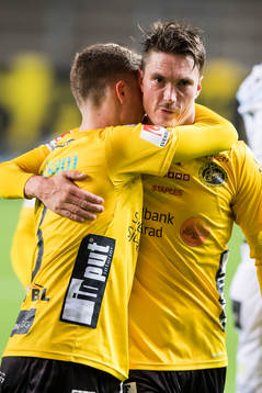 Elfsborgs Lasse Nilsson klappas om av Adam Lundqvist