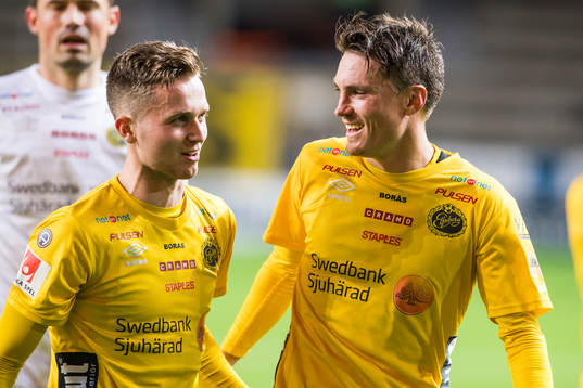 Elfsborgs Lasse Nilsson och Adam Lundqvist jublar