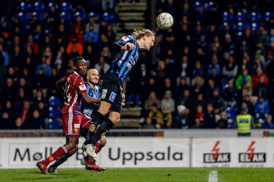 Sirius Kim Skoglund nickar undan