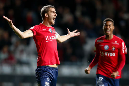 Örgrytes Johan Hammar jublar efter 1-1