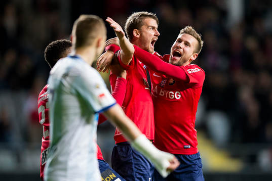 Örgrytes Johan Hammar jublar ihop med Daniel Sliper och Jens Cajuste efter sitt 1-1 mål