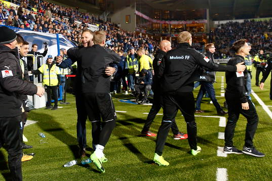 Malmös FFs tränare Magnus Pehrsson jublar