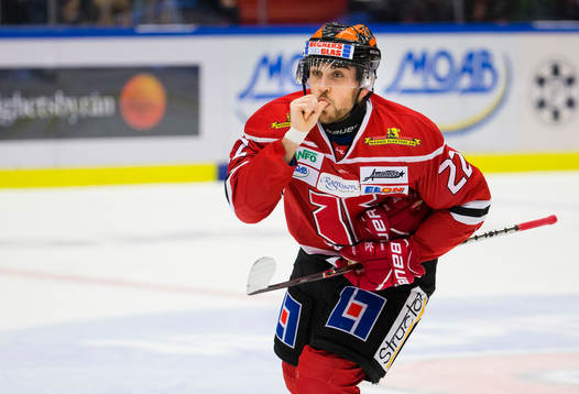 Örebros Jonathan Andersson jublar