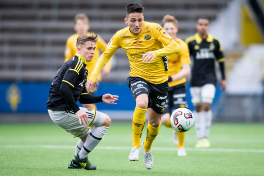 Elfsborgs Aleksandar Ceganjac tar sig förbi AIK’s Filip