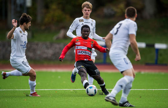 Landskronas Thierry Zahui samt Oskarshamns Mergim Smakolli