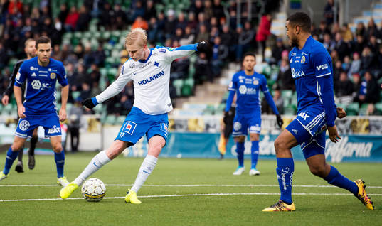 Norrköpings Karl Holmberg skjuter