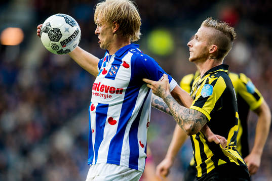 Morten Thorsby of Heerenveen and Alexander Büttner of Vitesse