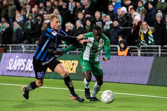 Sirius Christer Gustafsson i kamp om bollen med Hammarbys