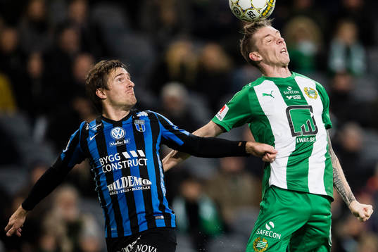 Sirius Jesper Arvidsson i en nickduell med Hammarbys Birkir